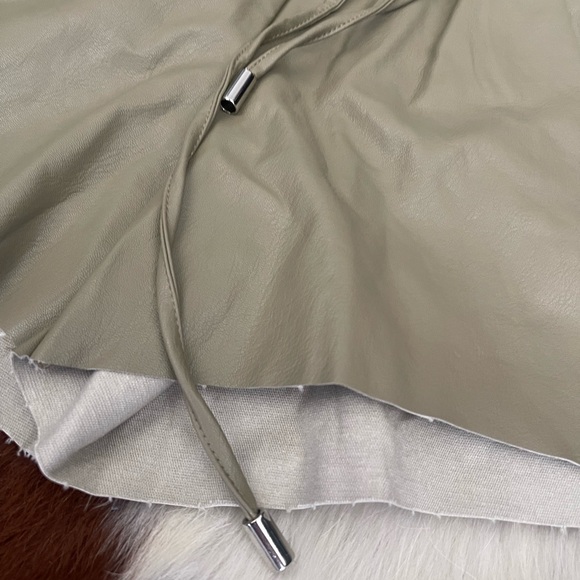 🫒NWT We love Bella Pleather High Waist Shorts🫒 - Picture 3 of 6